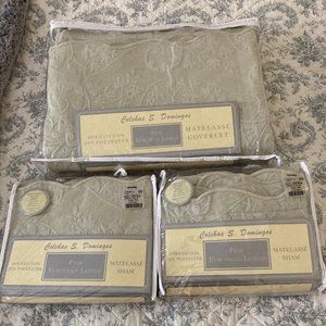 Europa Fine Linens English Rose Matelasse Coverlet, Twin with